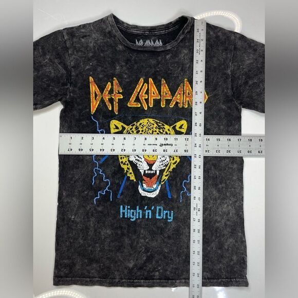 Def Leppard High N Dry Graphic T-shirt Women Small Black Acid Wash Short Sleeve - Picture 5 of 5